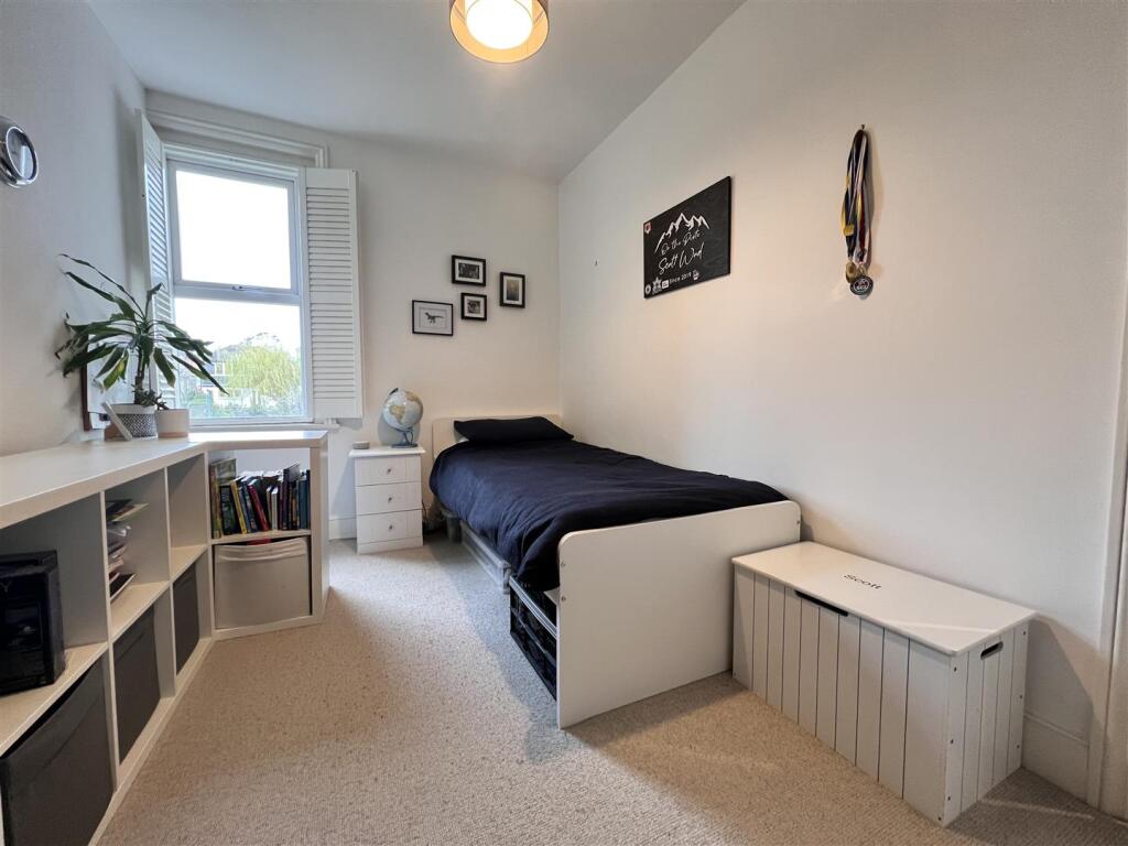 House in Cowes, Isle of Wight - More