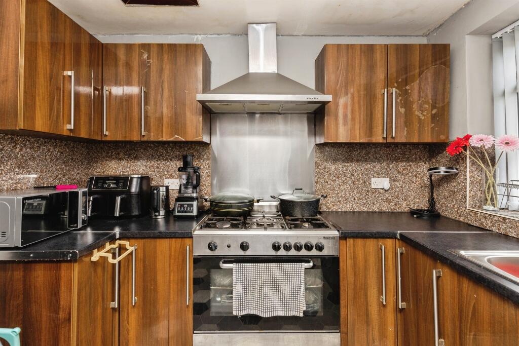 Lytton Road, Bradford photo 4