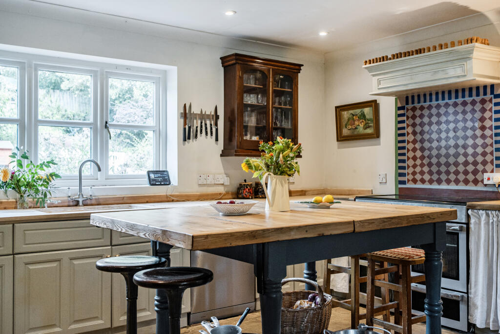 House in Southampton - More