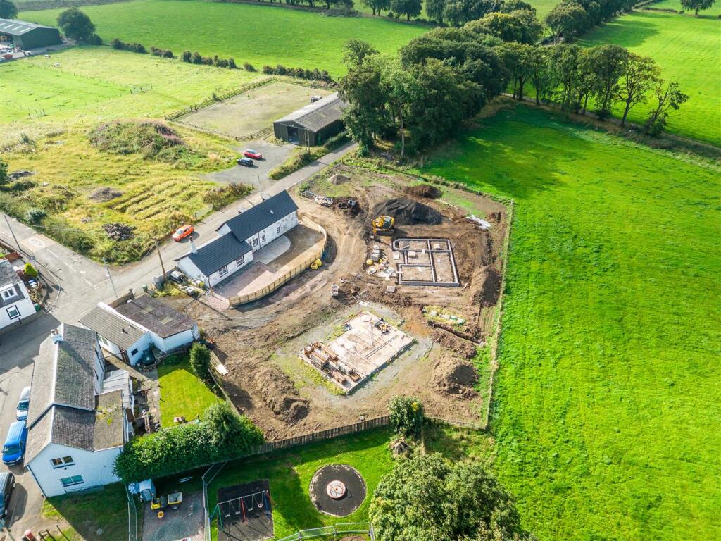 House in Auldhouse, Benthall, Lindsayfield - More