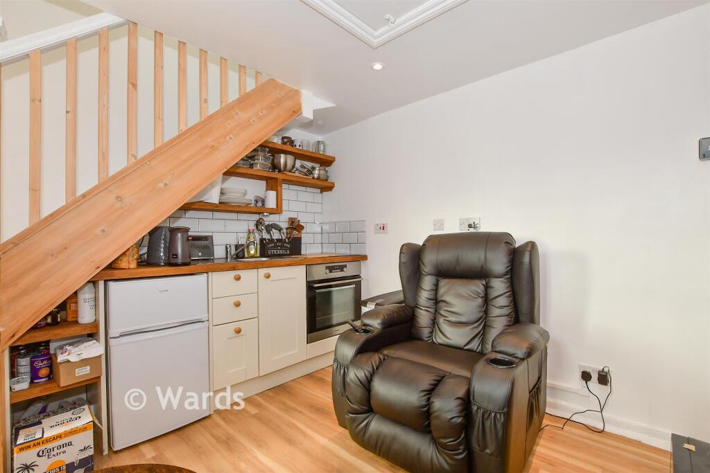 Apartment in Tunbridge Wells, Paddock Wood - View 2