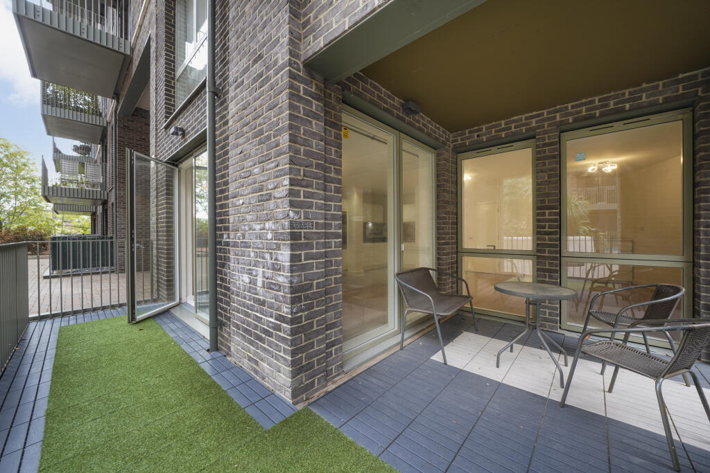 Apartment in Harrow - More
