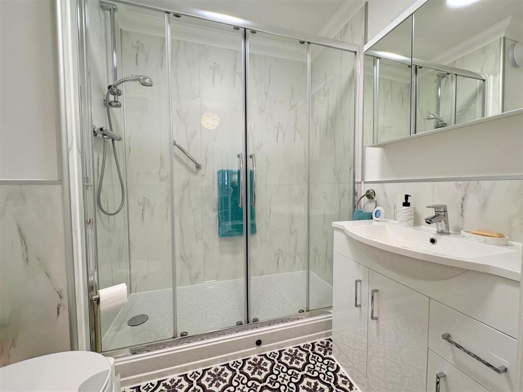 Apartment in Sutton, Carshalton Beeches - View 5