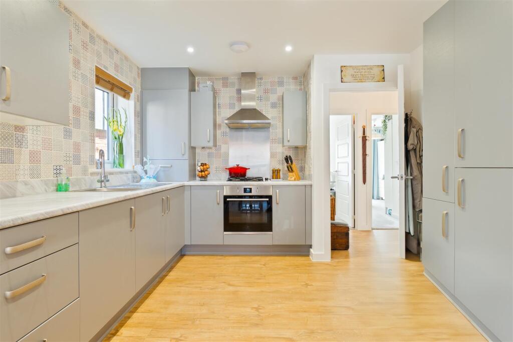 Apartment in Tonbridge and Malling, Scarborough, Wouldham - View 3