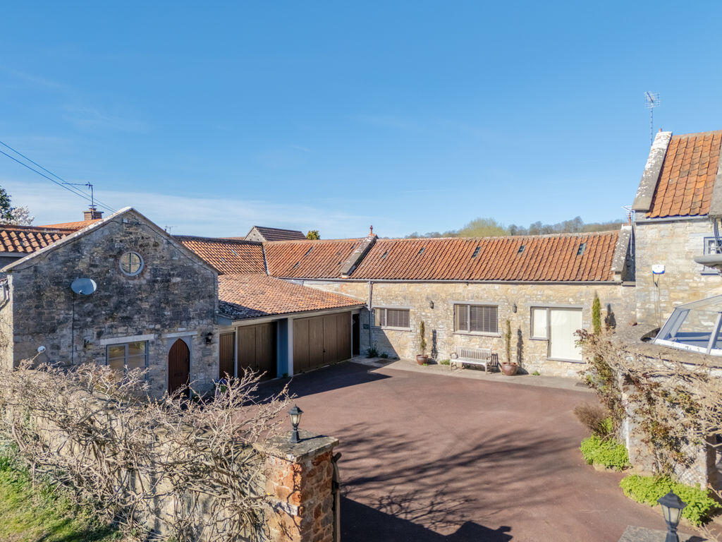 Elegant Grade II Home with Charming Cottages in Stawell, Somerset photo 2