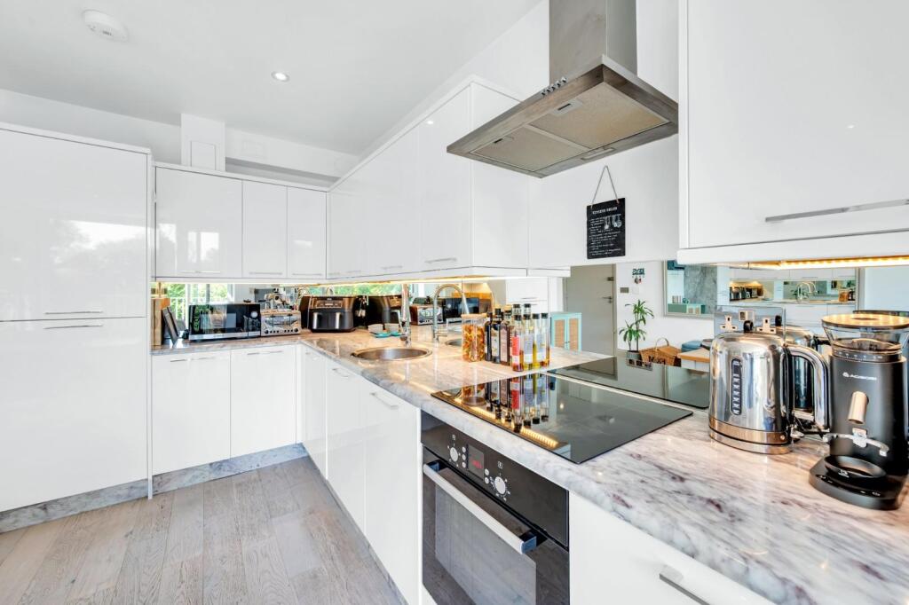 Apartment in London - More