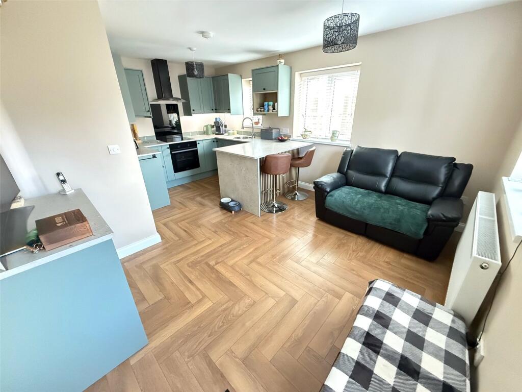 York Crescent, Newton Hall, Durham, DH1 photo 4