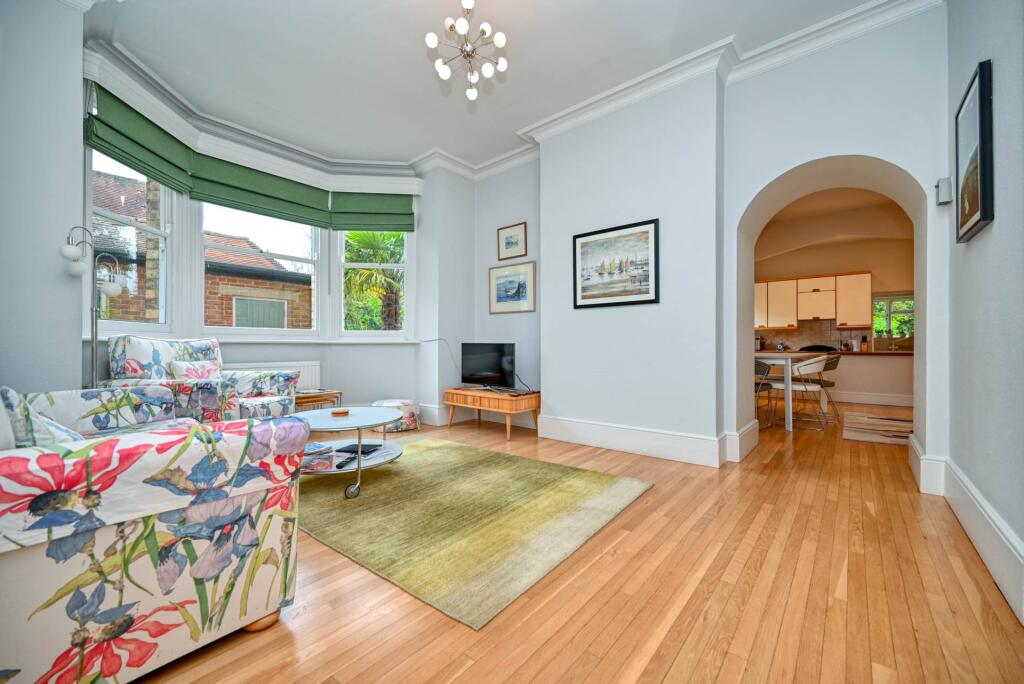 St.Peters Avenue, Caversham photo 2