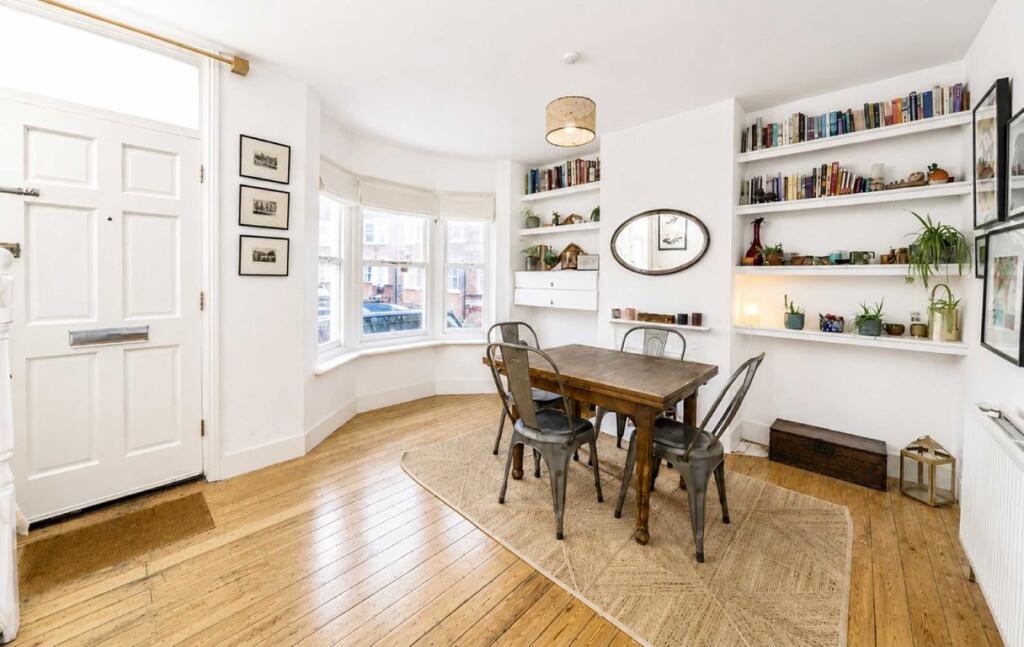 House in London - View 2