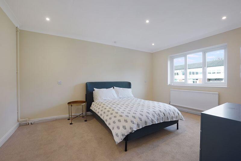 Apartment in Dartford - View 3