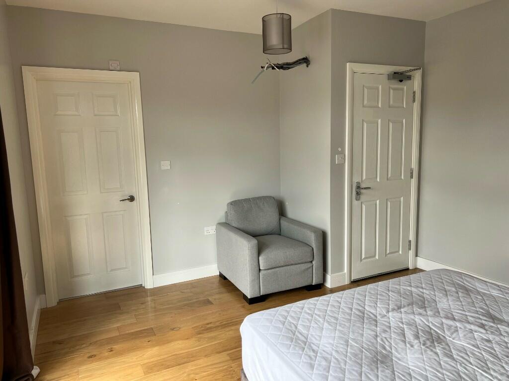 House in Croydon - More