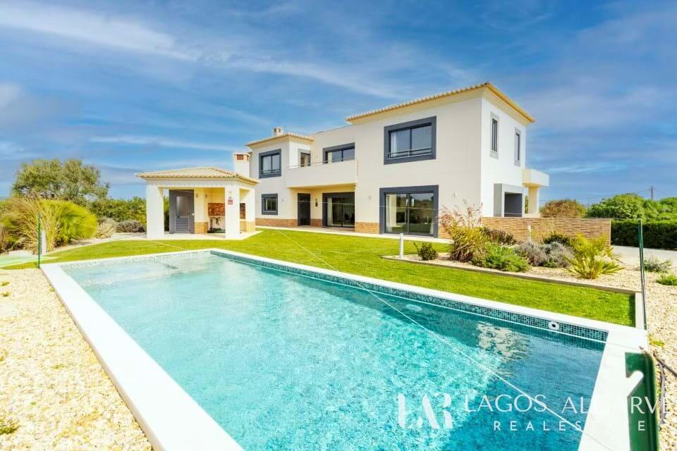 Main image of property: Algarve, Odiáxere