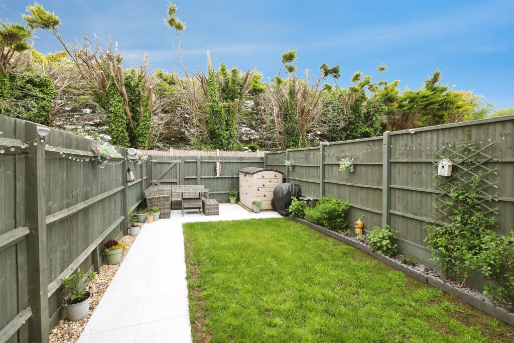Magnolia Close, Salisbury photo 3