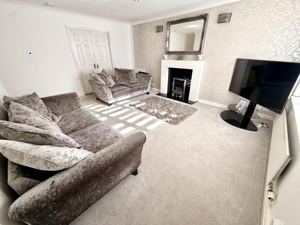 Greenbriar Close,  Highfurlong, FY3 photo 3