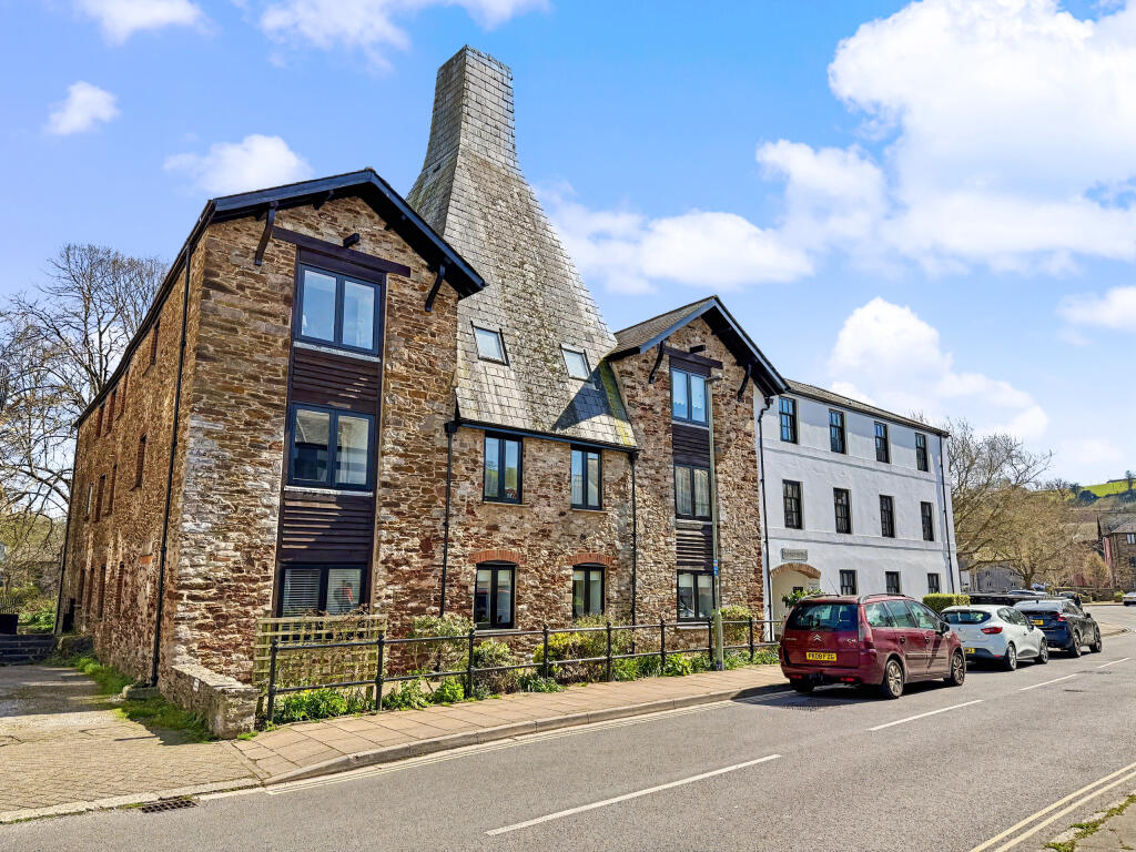 Main image of property: The Malthouse, New Walk, Totnes
