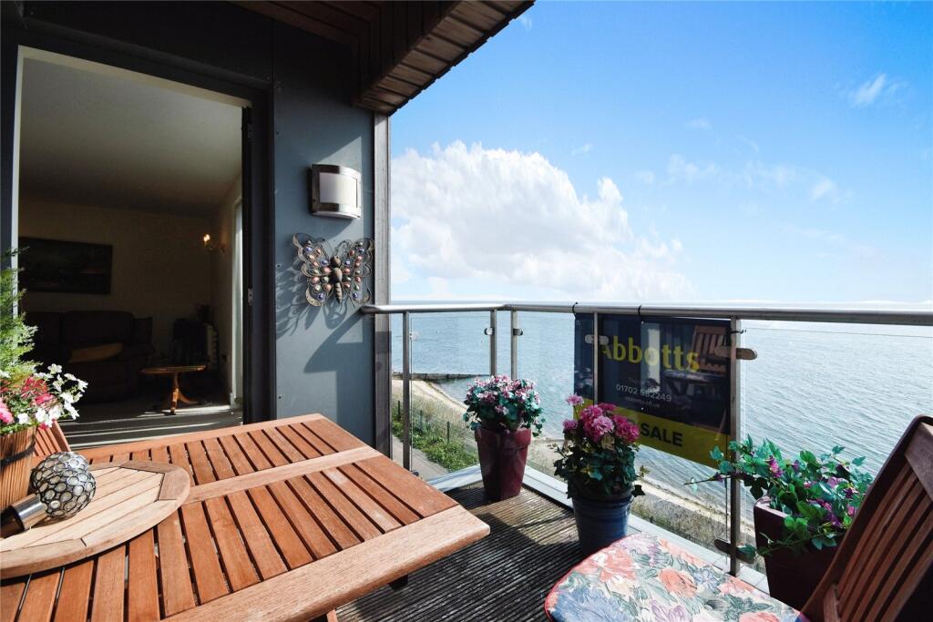 Apartment in Southend-on-Sea - View 3