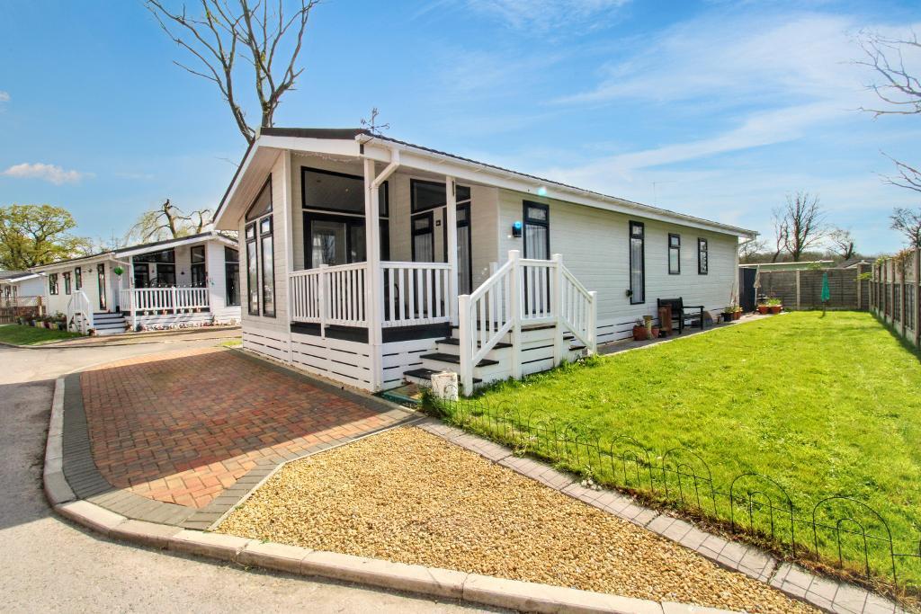 Main image of property: Little Wood Park, Maple Ridge, Yate, Bristol, BS37 6PB