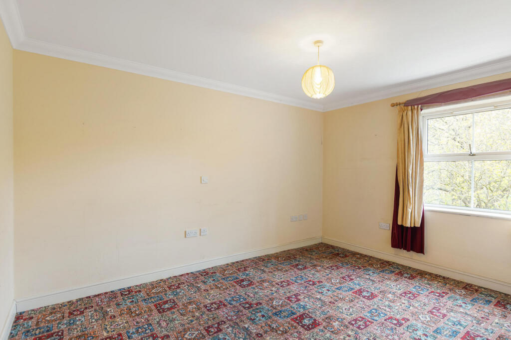 The Vale, London, W3 - More