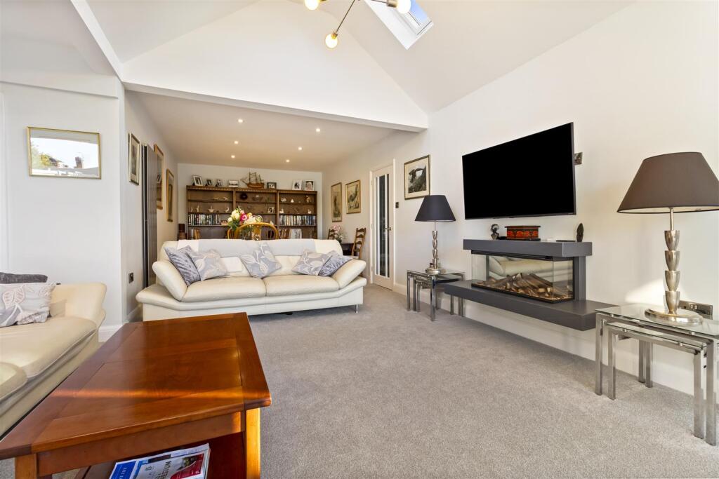 The Ridings, East Preston, Littlehampton photo 5