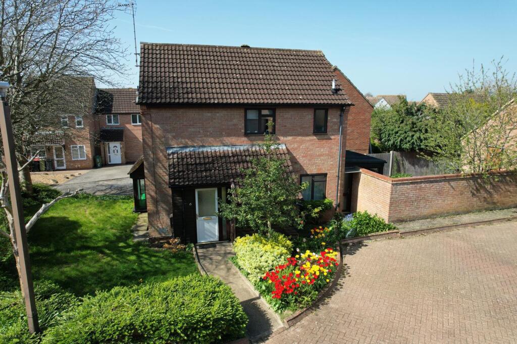 3-bed detached on Audley Mead, Bradwell, Milton Keynes, £360,000