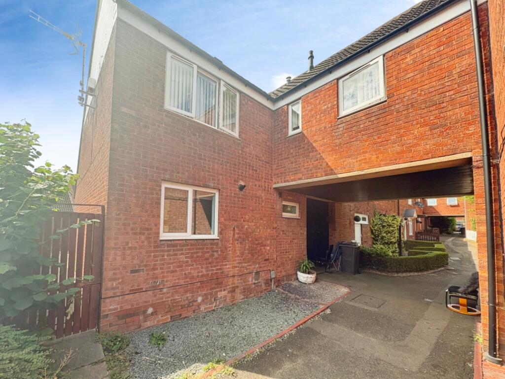 Main image of property: Heronfield Close, Redditch, B98 8QN