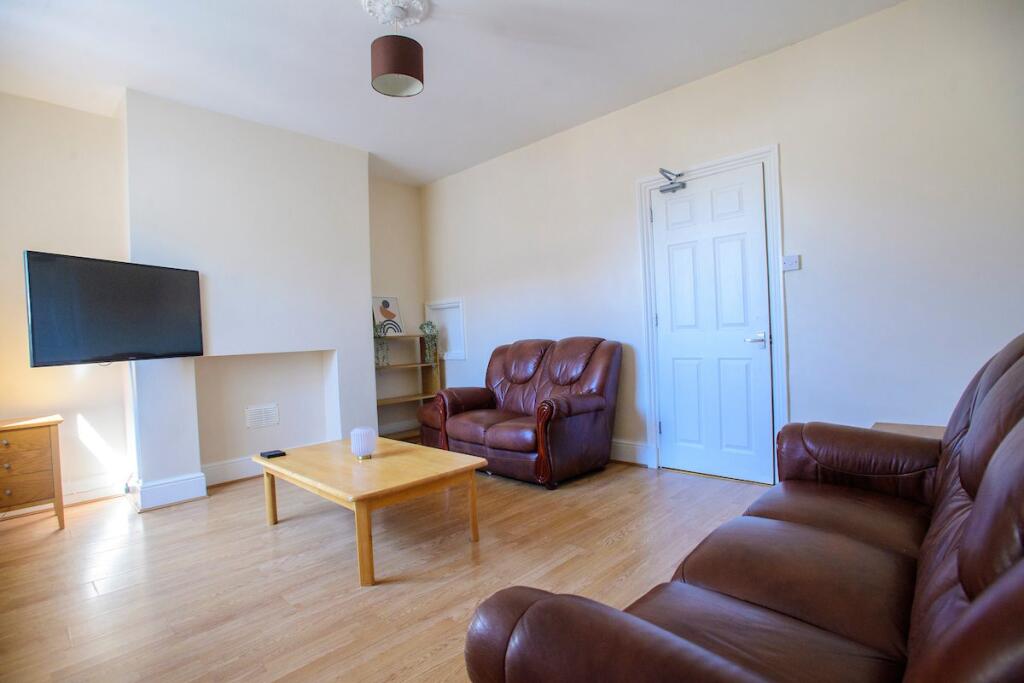 House in Lincoln - View 3