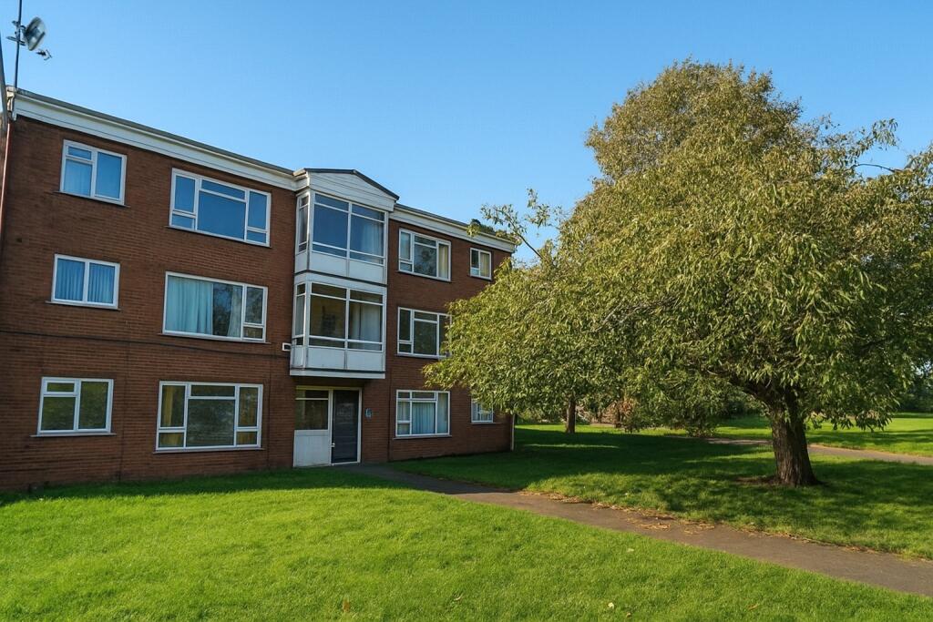 Main image of property: Stanton Walk, Warwick, CV34