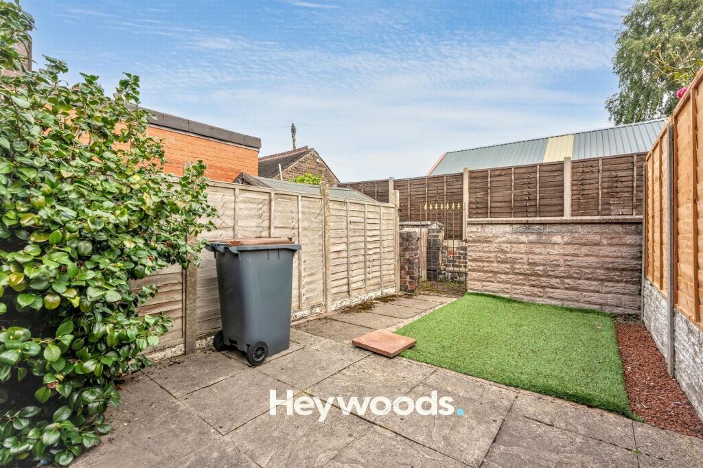 House in Stoke-on-Trent - View 4