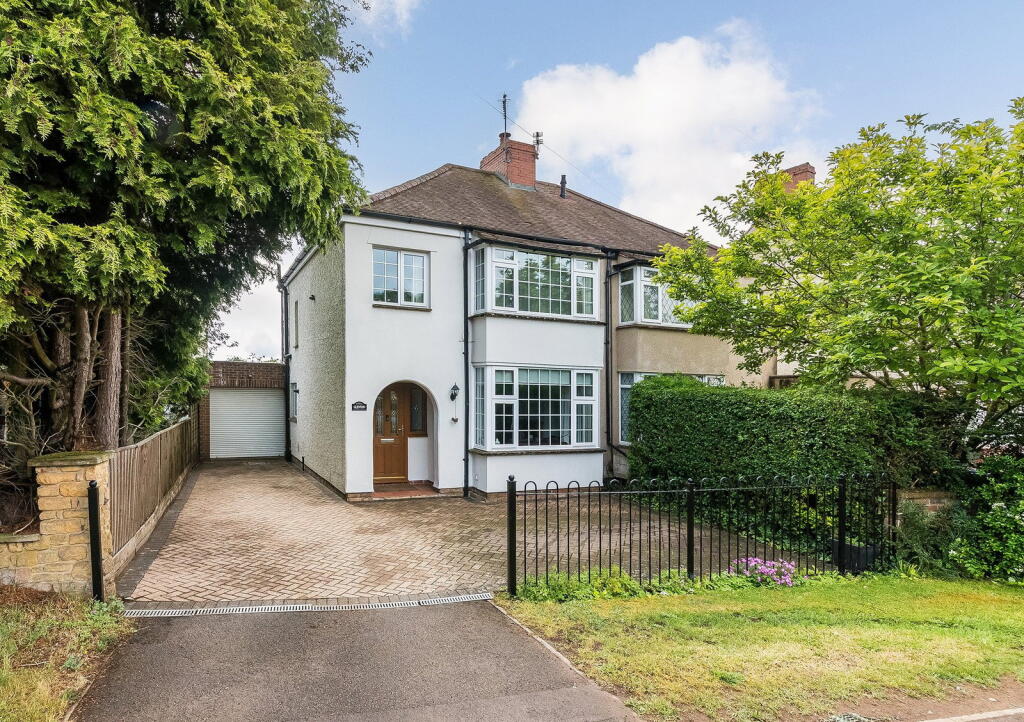 Main image of property: Banbury Road, Bloxham OX15 4PB