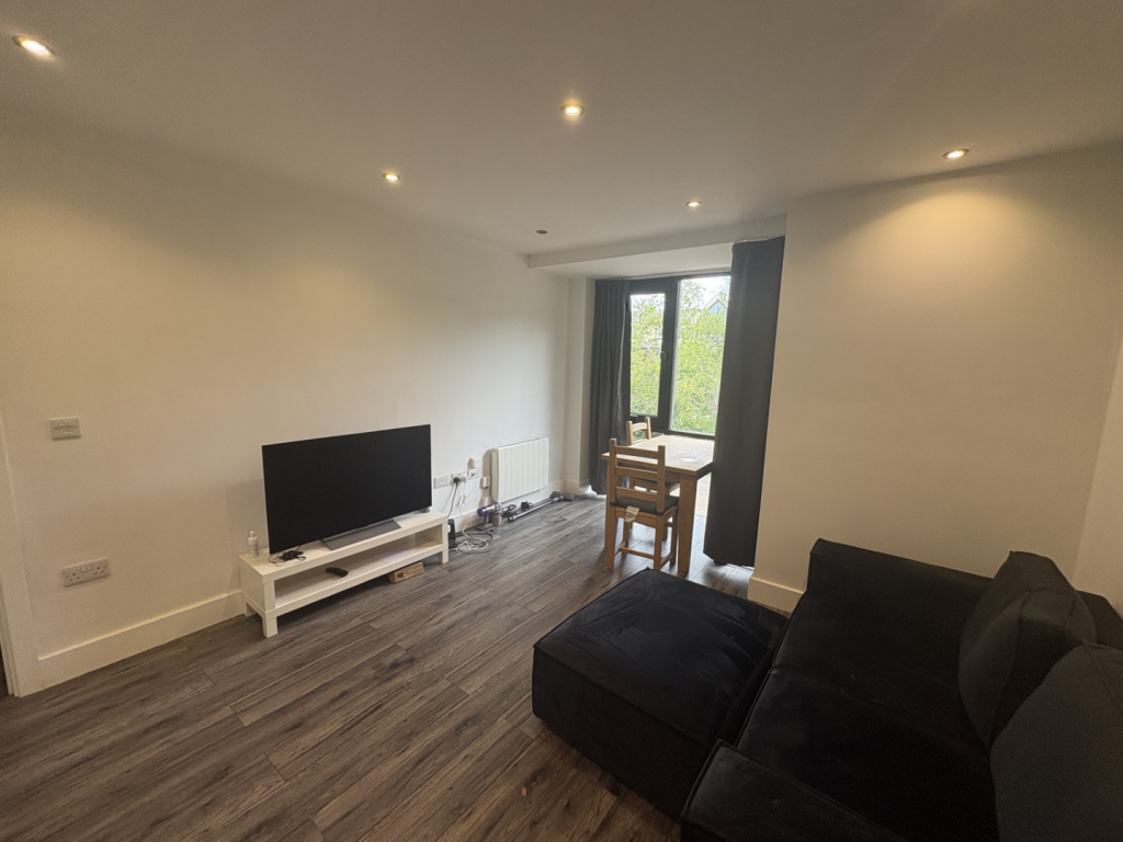 Apartment in Waverley, Catteshall, Godalming - View 4