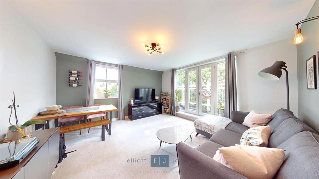 Apartment in Epping Forest, Buckhurst Hill - View 3