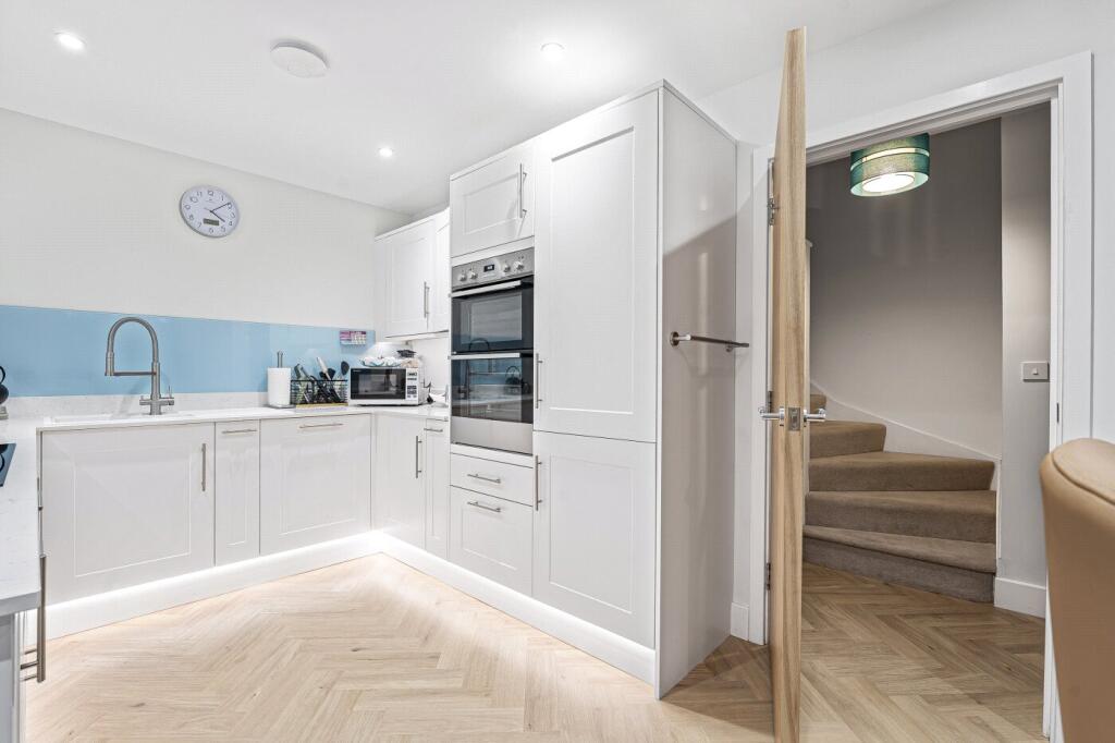 Rowden Way, Alton, Hampshire, GU34 photo 4