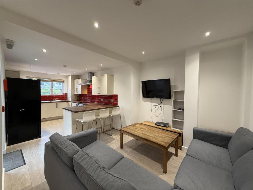 House in Bangor, Garth - View 3