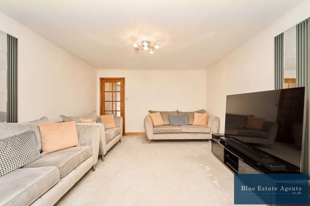 House in Twickenham - More