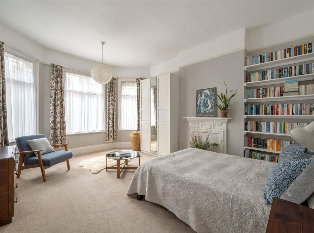 House in London, Brondesbury Park, Brondesbury - More