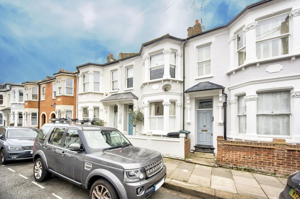 2 bedroom maisonette for rent