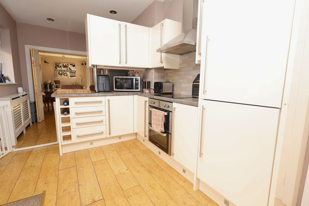 Lincoln Avenue, Stretford, M32 – další