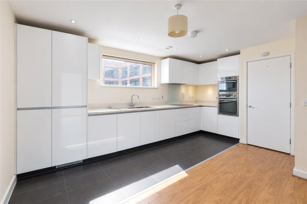 Apartment in Cambridge, Trumpington - View 3