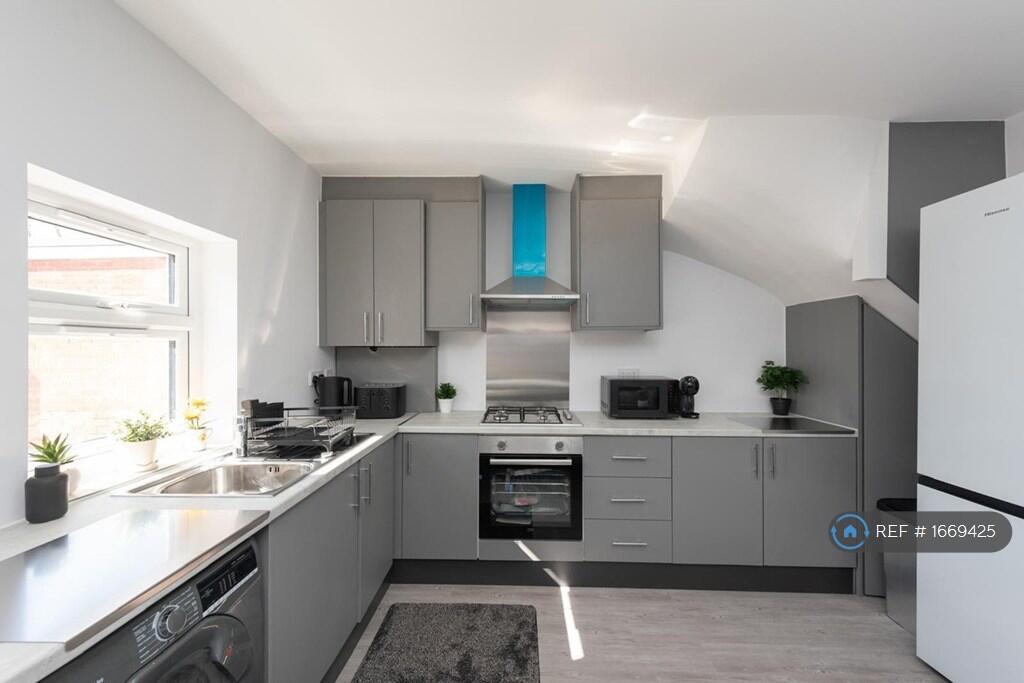 House in Twickenham - View 4