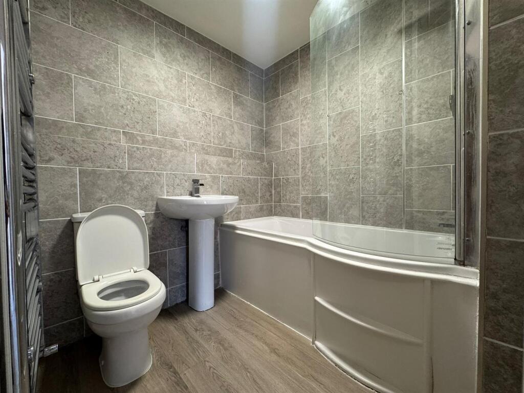 Apartment in Bradford, West Yorkshire - View 5