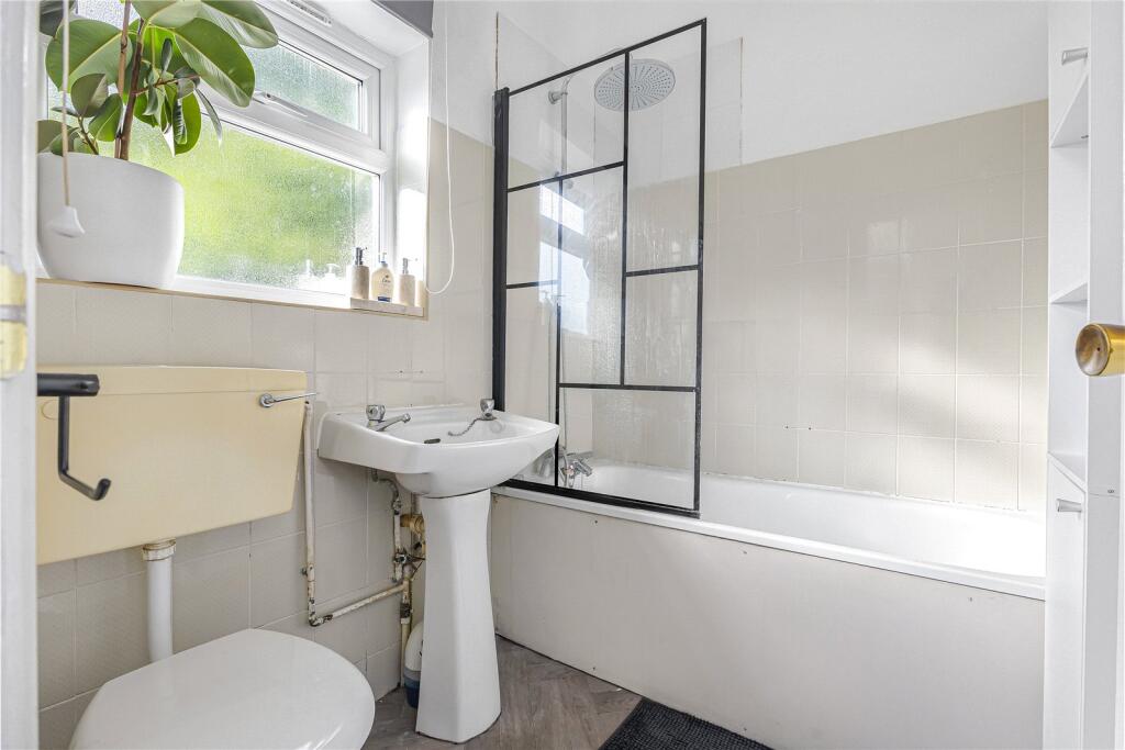 House in Gillingham, Medway - View 4