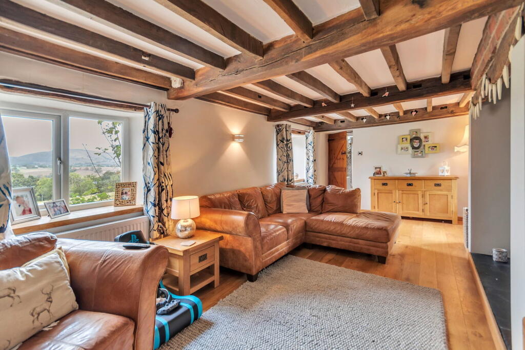 House in Llanrhaeadr-ym-Mochnant - View 3