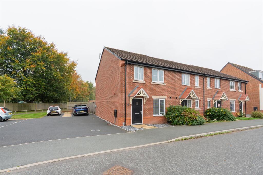 3-bed semi-detached on Firecrest Way, Kelsall, £325,000