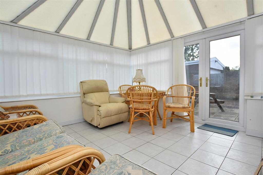 House in Wrexham, Maesydre, Acton - View 4