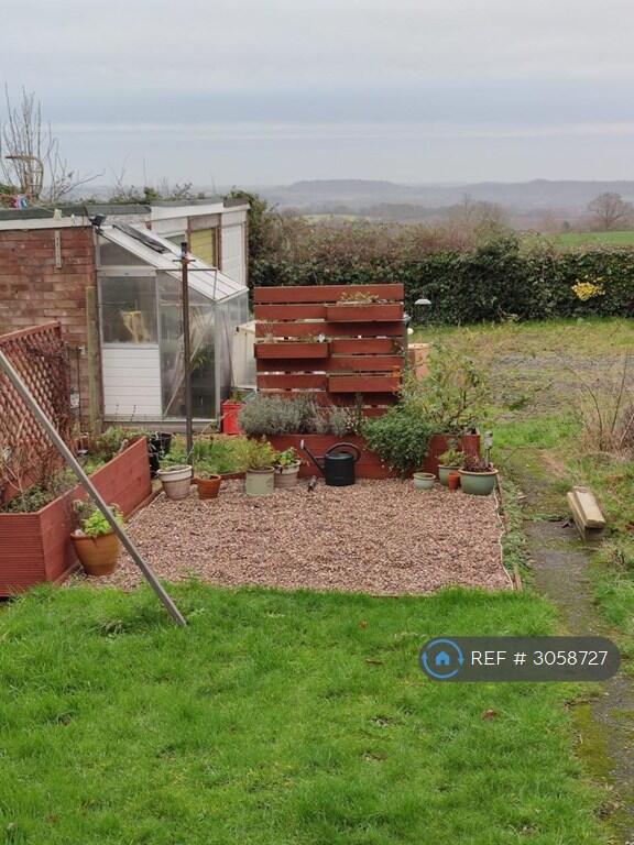 Apartment in Redditch, Dagtail End, Crabbs Cross - More