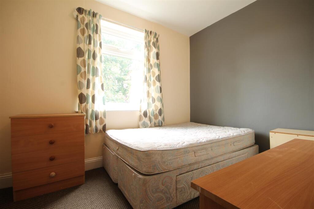 3 bedroom semi-detached house for rent