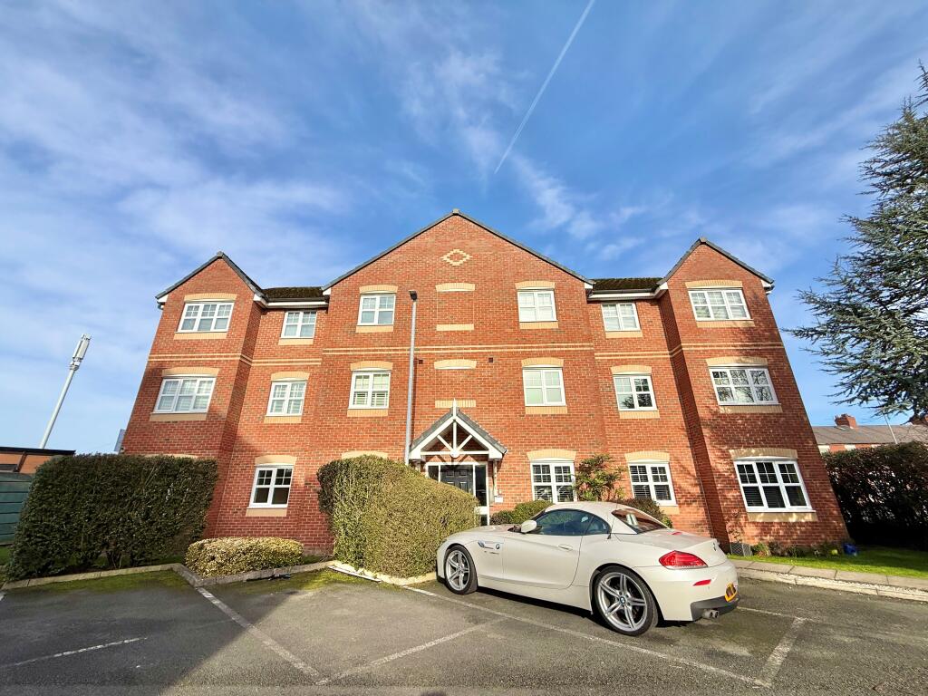 2-bed flat on Palatine Street, Denton, £130,000
