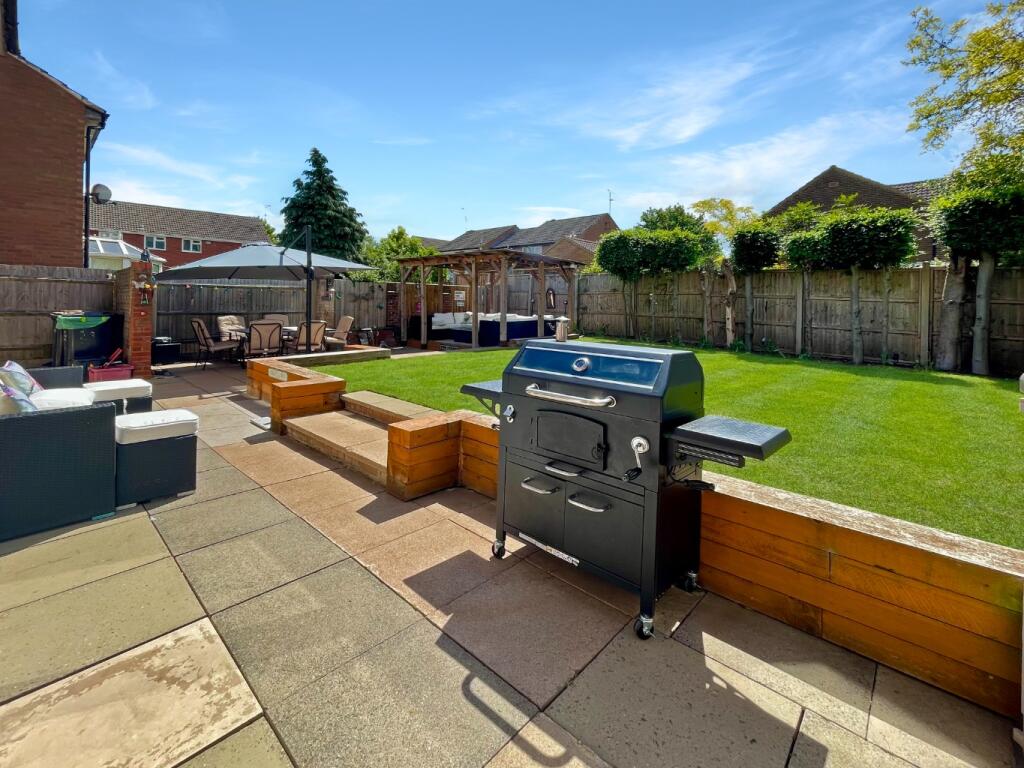 Sheringham Close, Luton, Bedfordshire, LU2 7AN photo 2