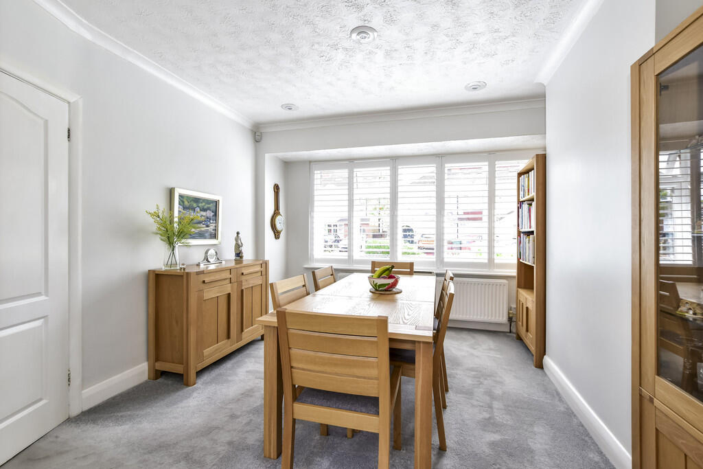 Greenwood Drive, Garston, Watford photo 3