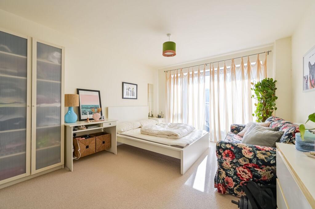 Apartment in London - More